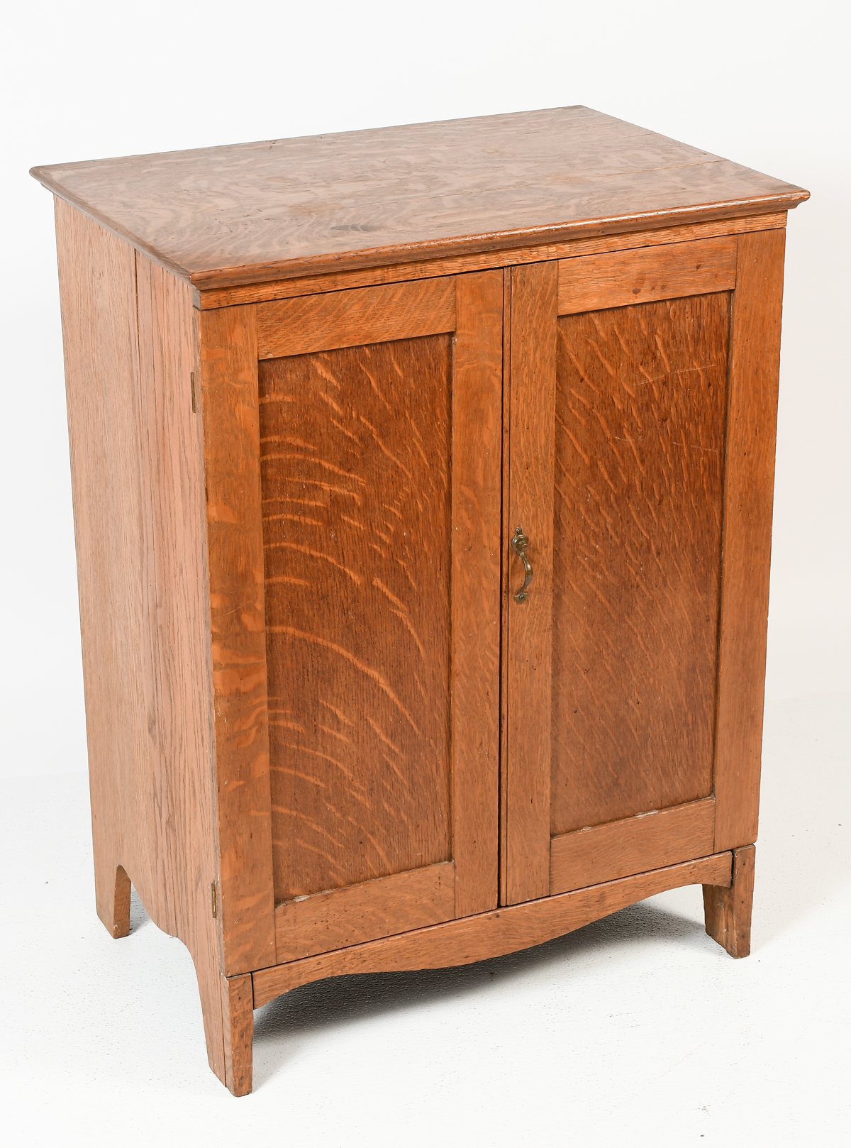 QUARTER SAWN OAK RECORD CABINET  2ecd4b