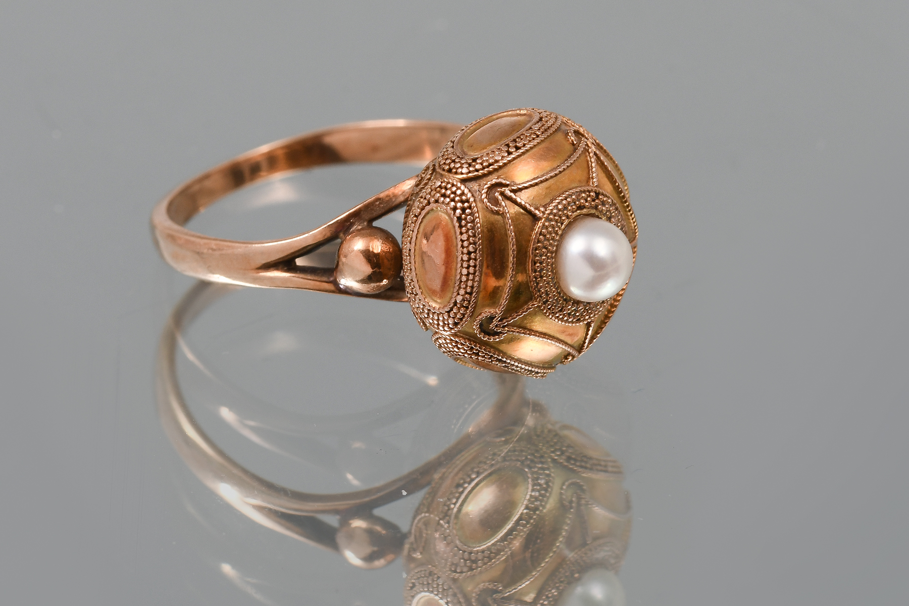 14K YELLOW GOLD ETRUSCAN RING WITH 2ecd89