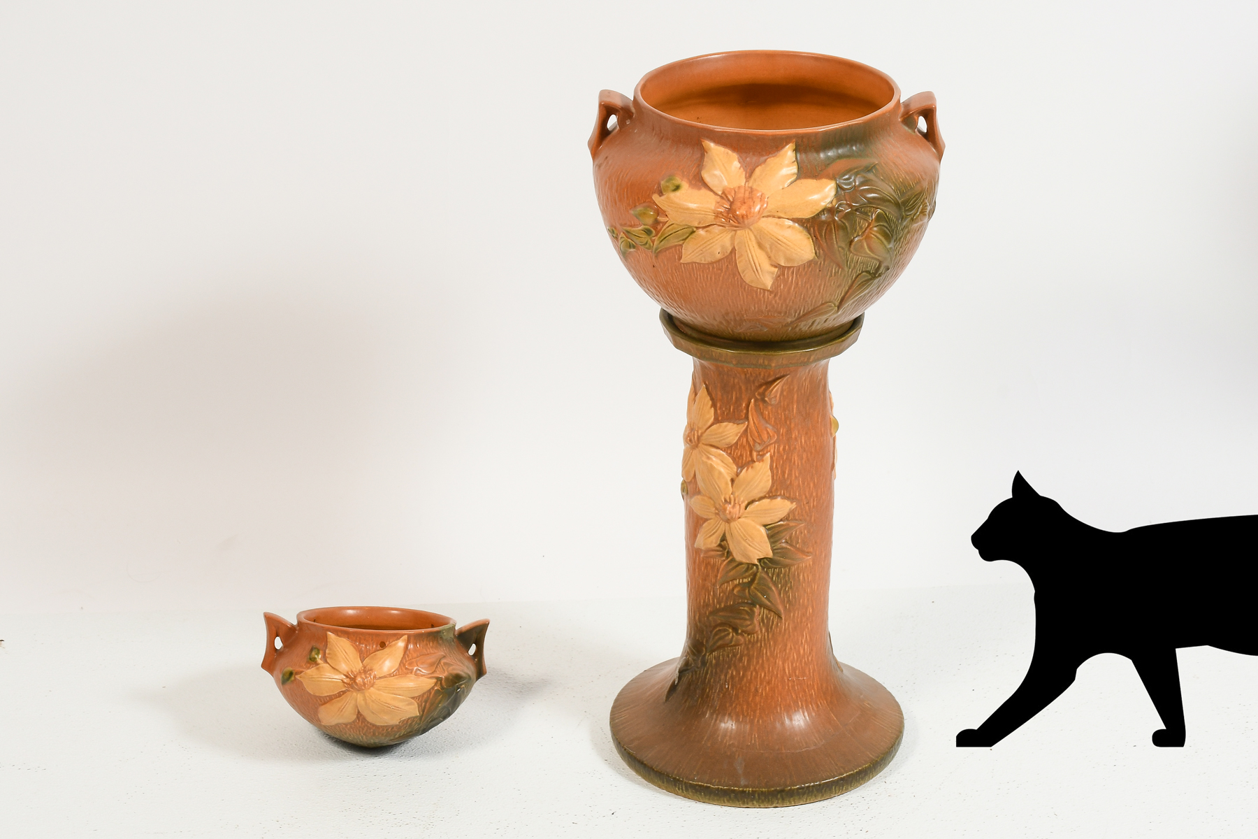 ROSEVILLE POTTERY CLEMATIS JARDINIERE