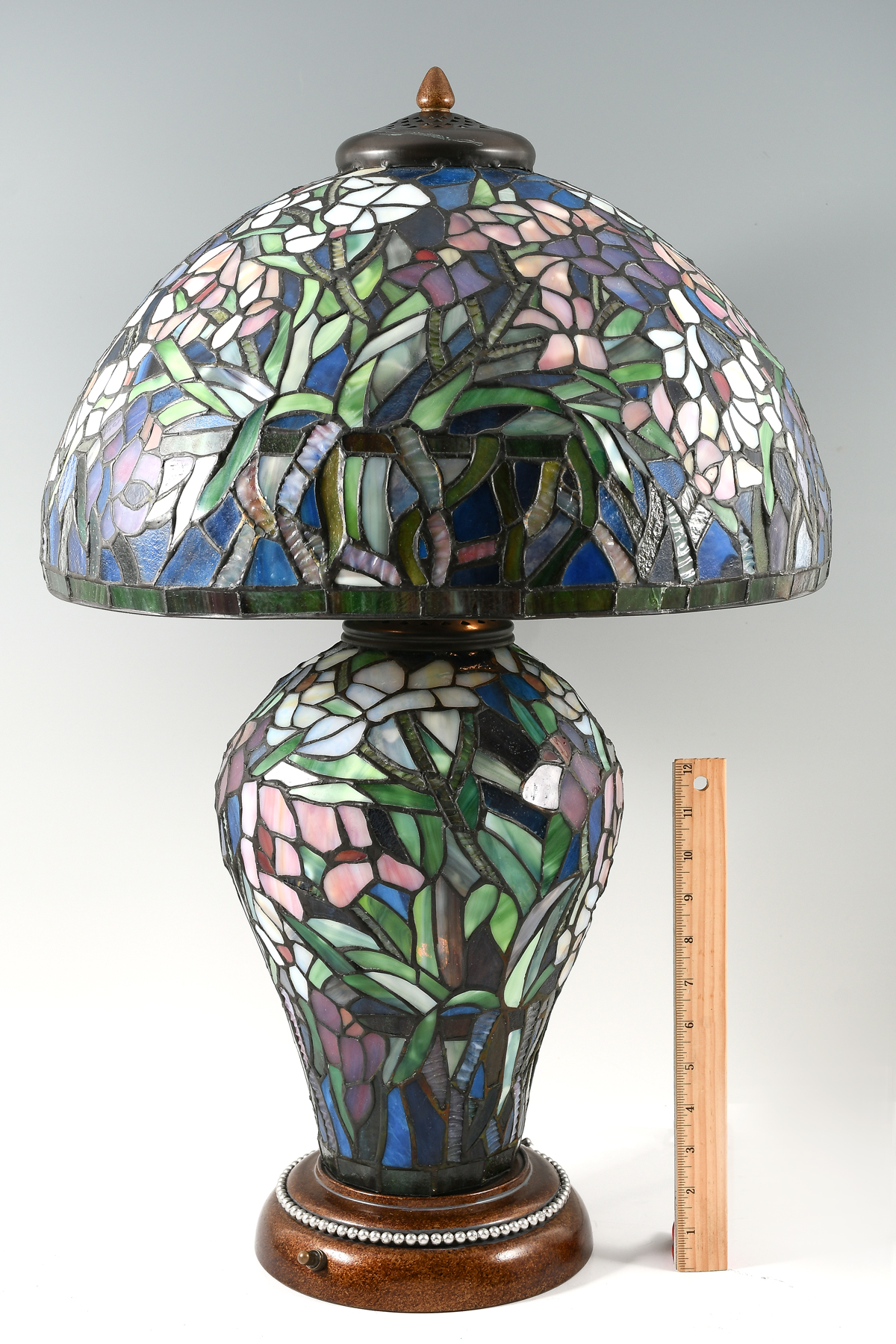 TIFFANY STYLE LEADED GLASS LAMP  2ecdba