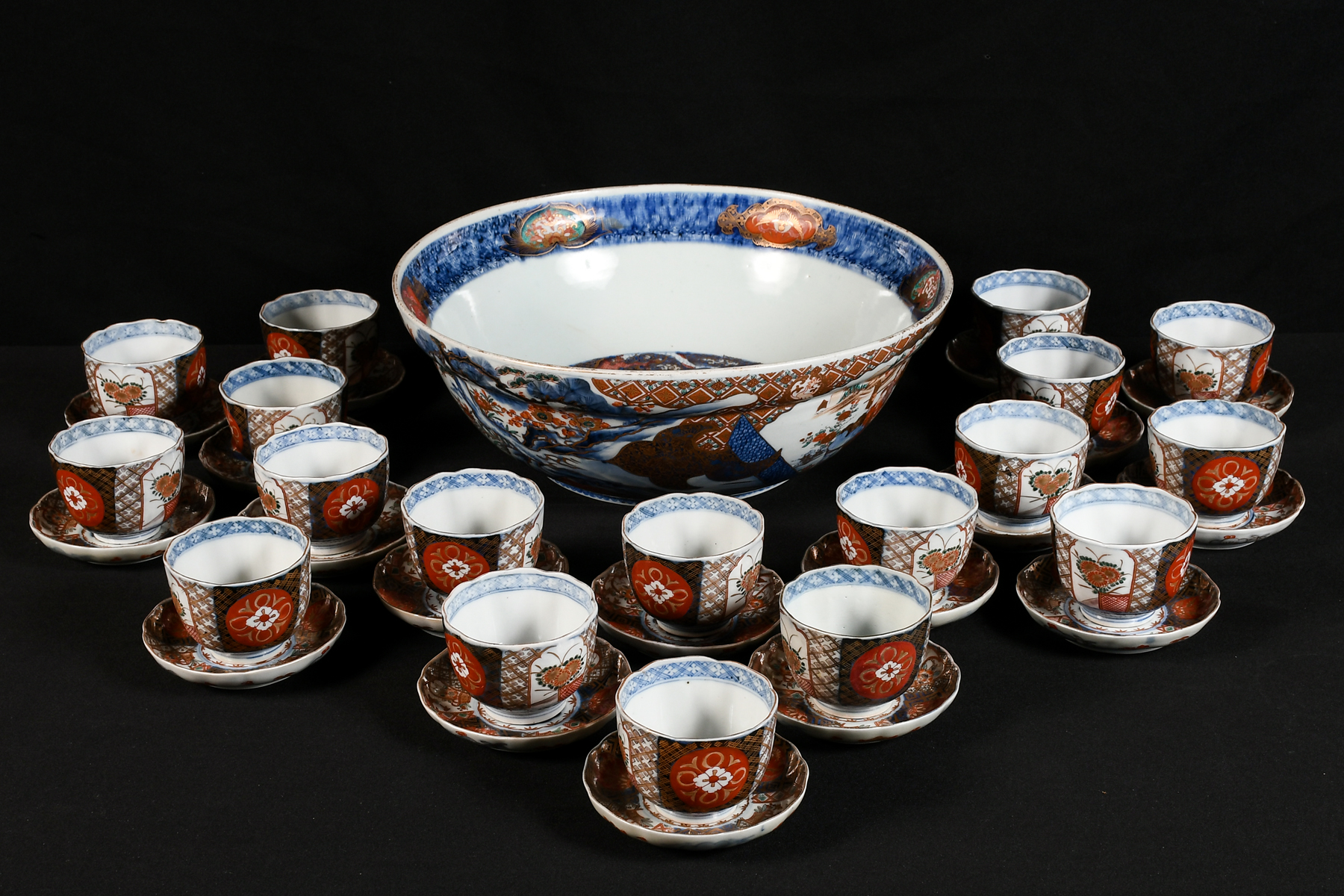 37 PC JAPANESE IMARI PORCELAIN 2ece05