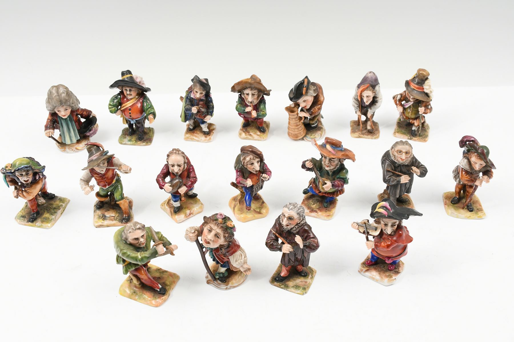 18 PC CAPODIMONTE HUNCHBACK FIGURINE 2ece0d