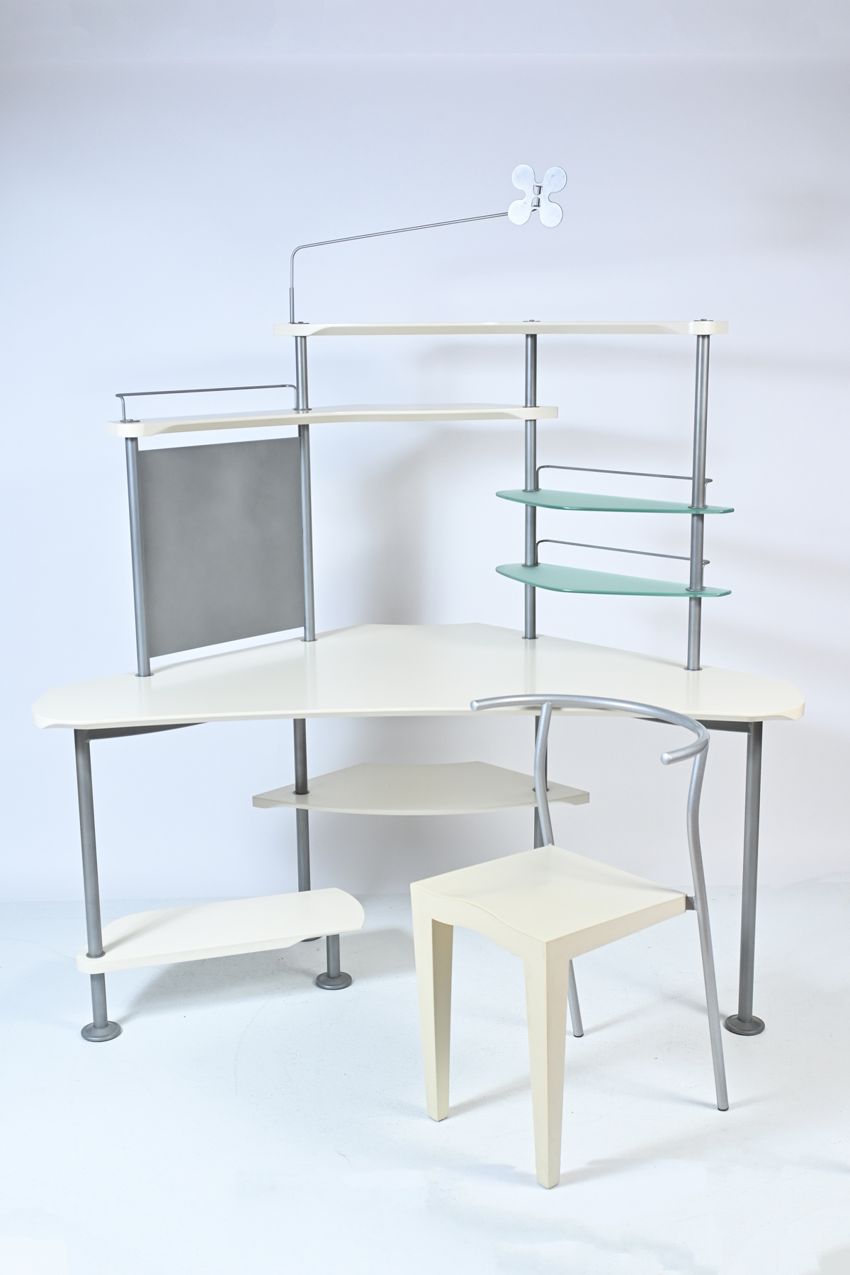 DR. GLOB KARTELL CHAIR & MODERN DESK: