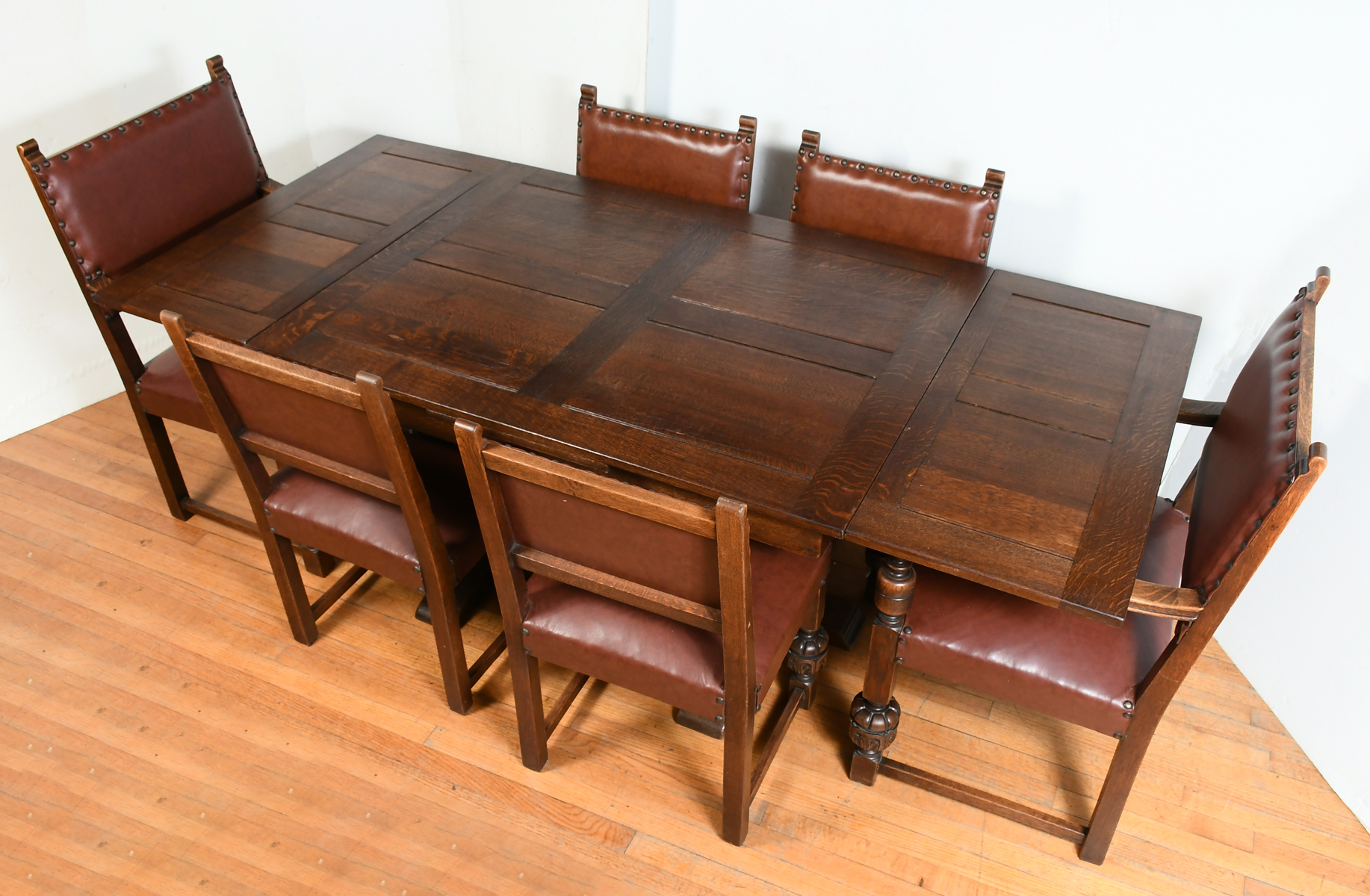 ENGLISH OAK TAVERN TABLE SET WITH