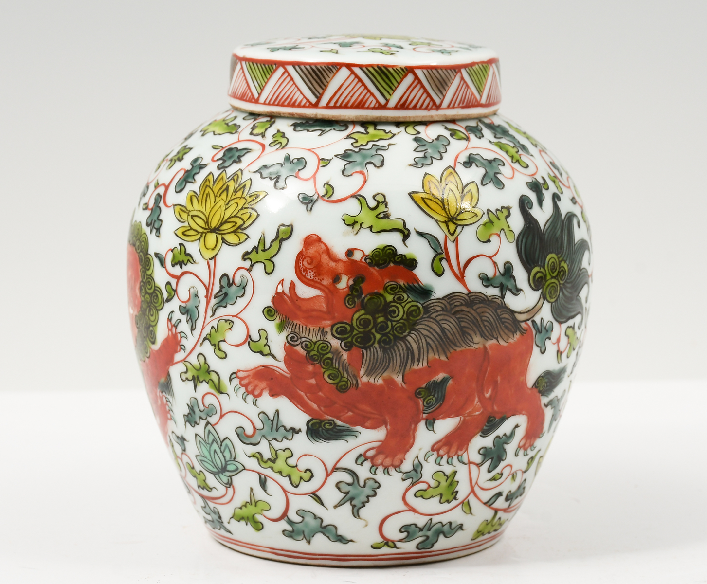 CHINESE LIDDED GINGER JAR W FOO 2ecf69