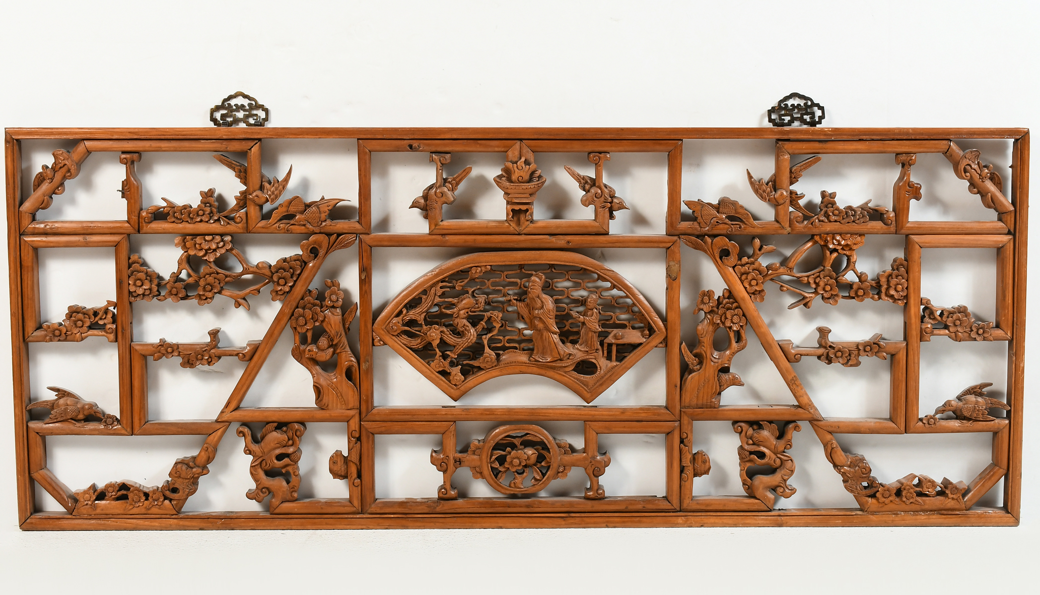 CHINESE CARVED FIGURAL WALL PLAQUE: