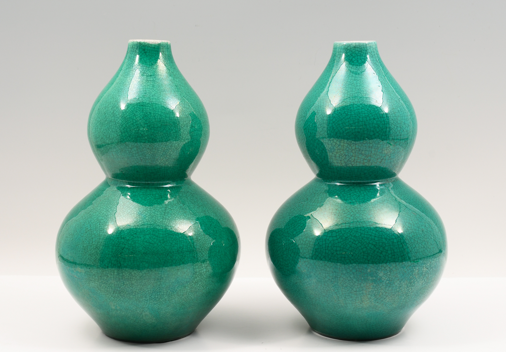 PAIR OF CHINESE GREEN DOUBLE GOURD 2ecf70