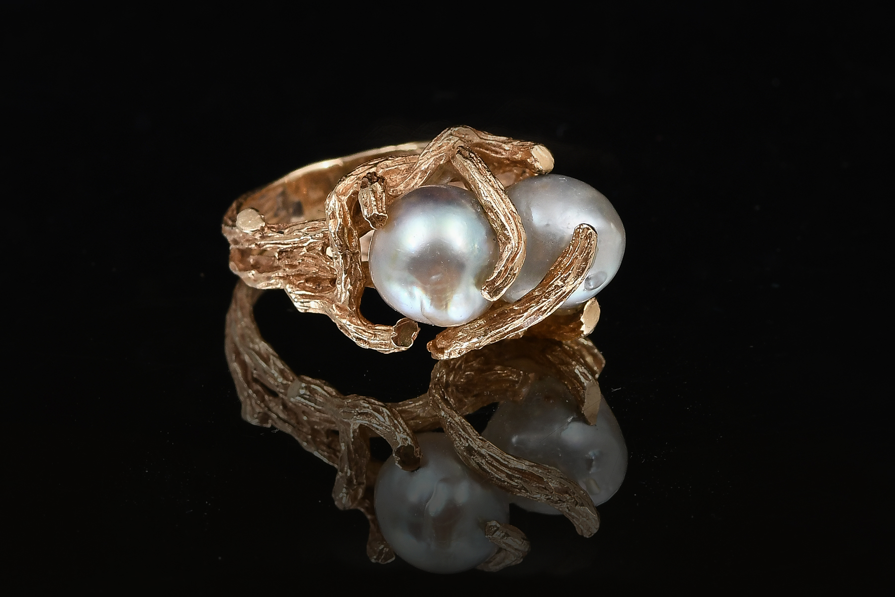 14K GOLD AND DUAL PEARL RING: This