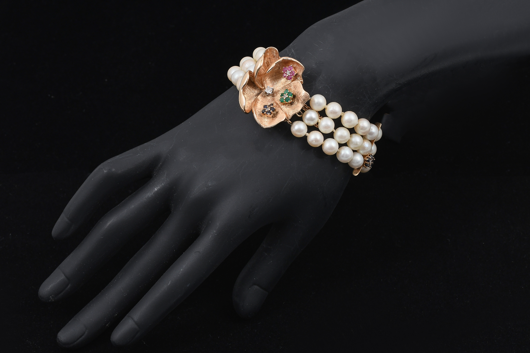 3 STRAND PEARL BRACELET W/ GEMS: