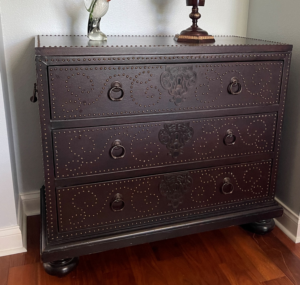 TOMMY BAHAMA 3 DRAWER CHEST: Tommy