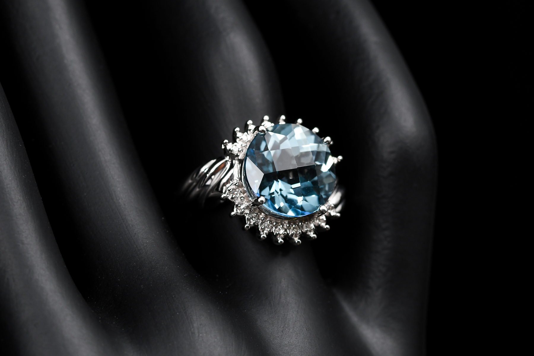 14K BLUE TOPAZ & DIAMOND RING: