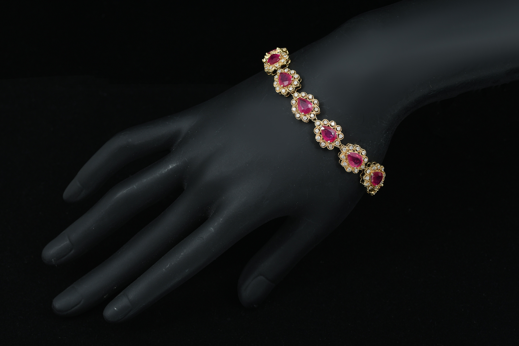 14K DIAMOND & COMP/RUBY BRACELET: