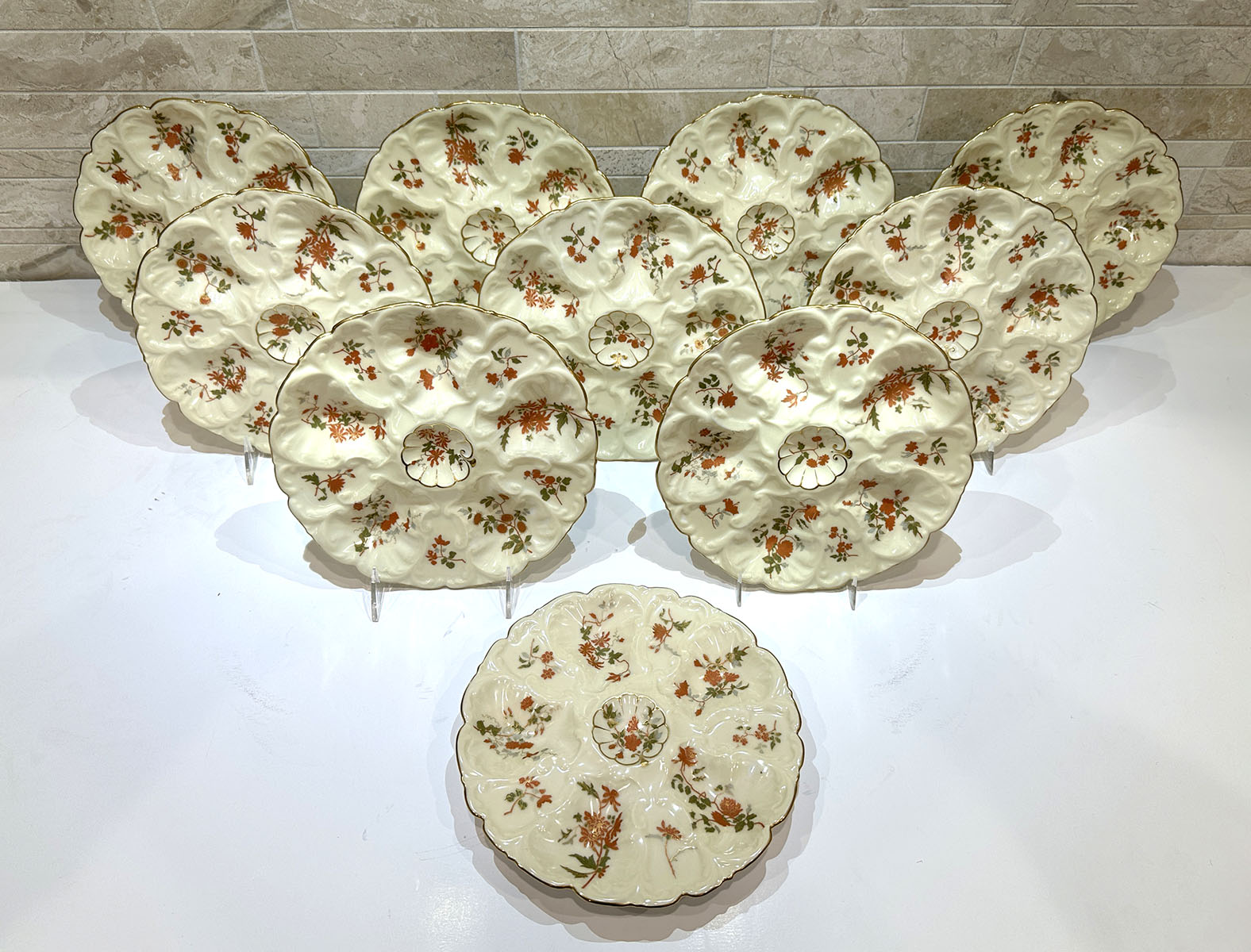 10 PC RB PORCELAIN OYSTER PLATES  2ed2a4