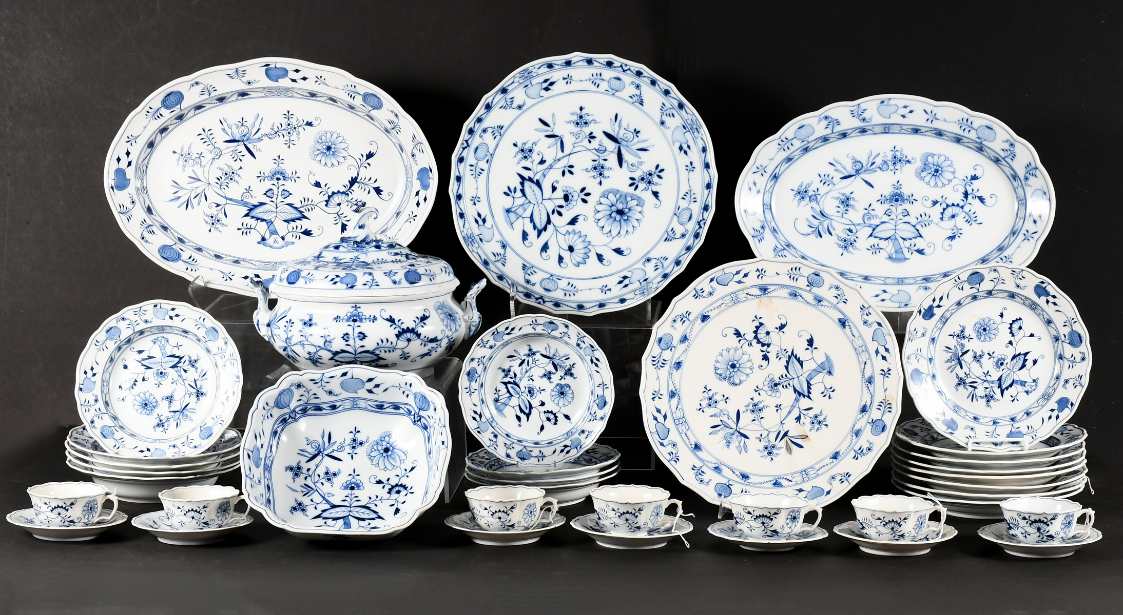 MEISSEN BLUE ONION PORCELAIN DINNER