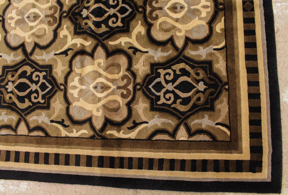 A CONTEMPORARY HAND KNOTTED ORIENTAL