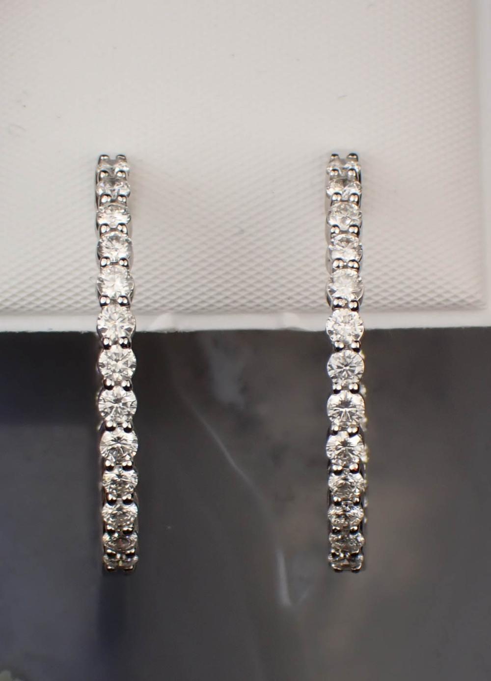 PAIR OF DIAMOND AND WHITE GOLD 2ed5ad