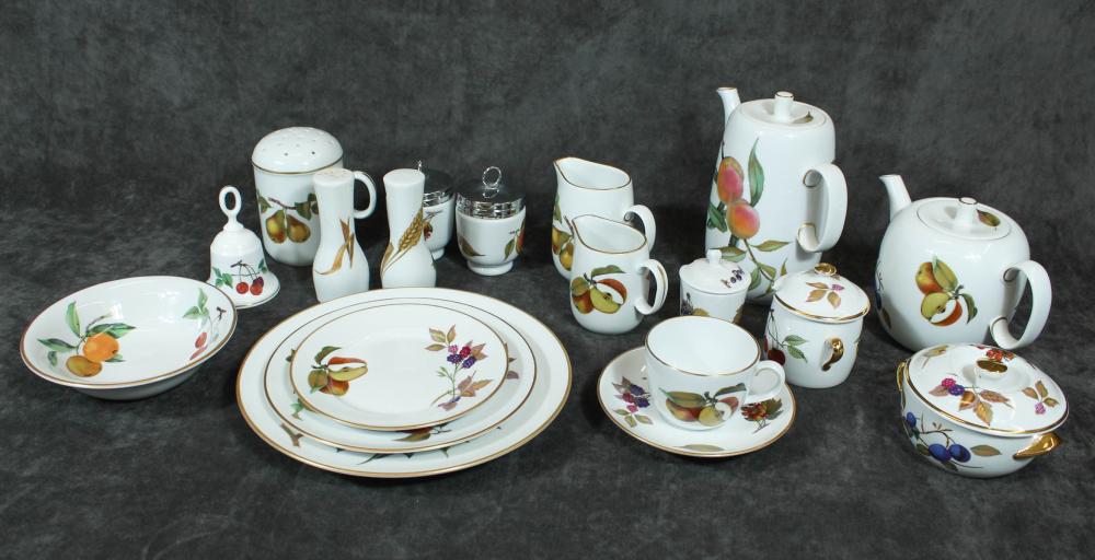 ENGLISH ROYAL WORCESTER FINE CHINA SETENGLISH