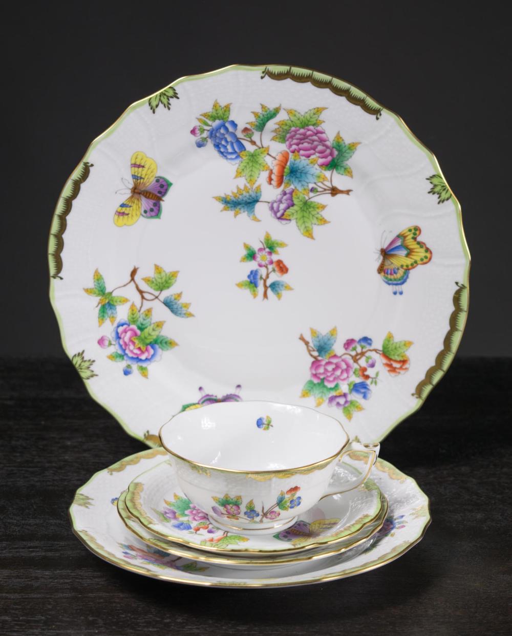 HEREND FINE CHINA DINNER SERVICE SETHEREND