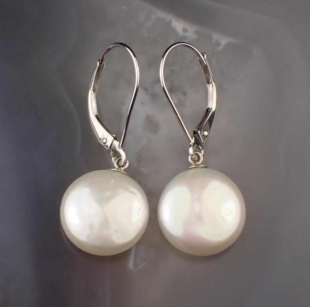 PAIR OF COIN PEARL AND DANGLE EARRINGSPAIR