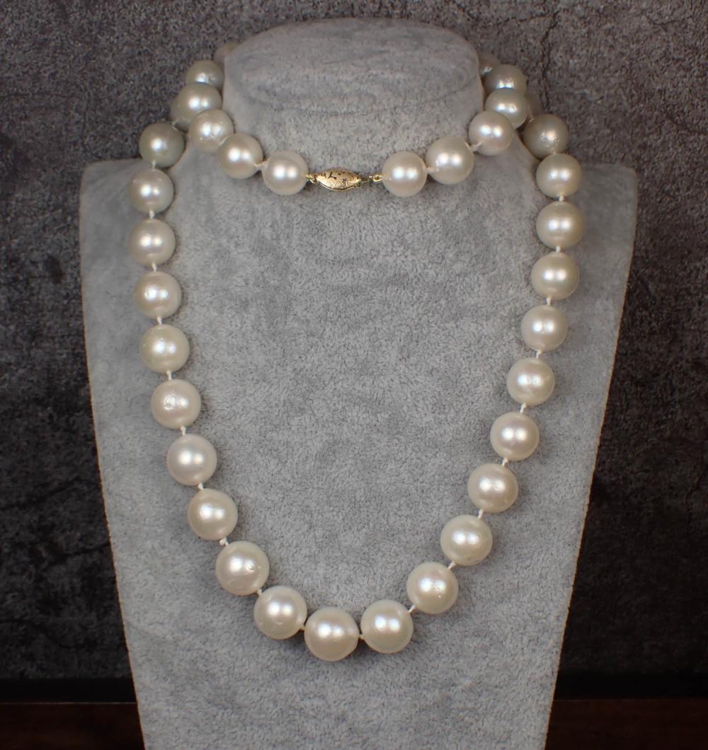 OPERA LENGTH PEARL AND GOLD NECKLACEOPERA 2ed6a1