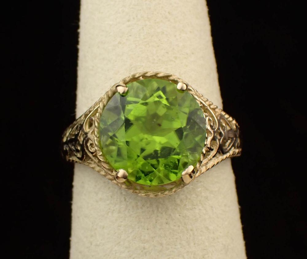 PERIDOT AND FOURTEEN KARAT GOLD 2ed778