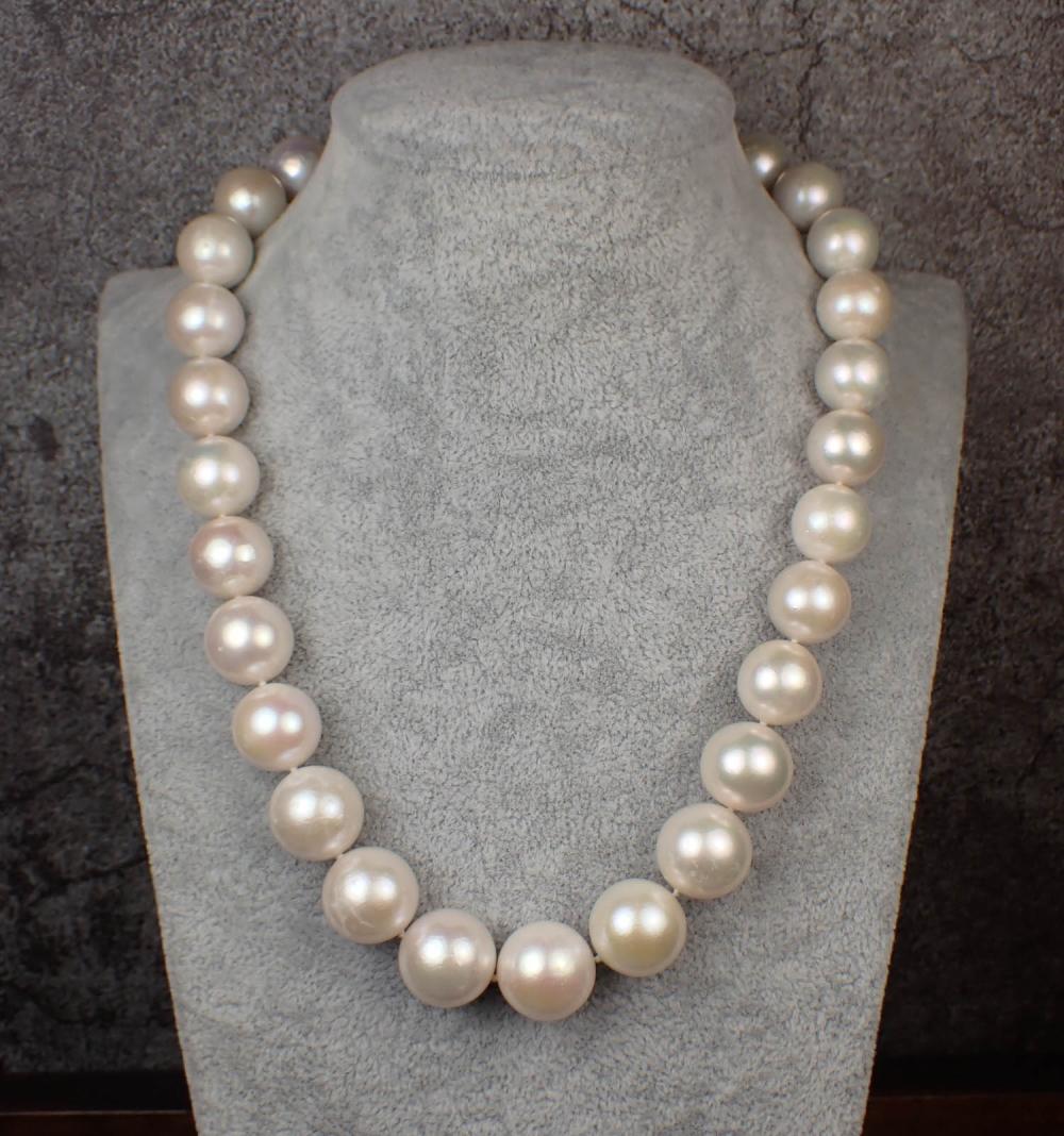 SOUTH SEA PEARL AND EIGHTEEN KARAT