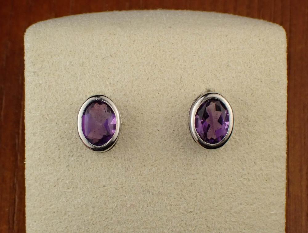 AMETHYST AND FOURTEEN KARAT WHITE 2ed7ba