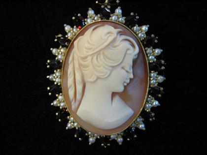 Cameo pendant    Surrounded by