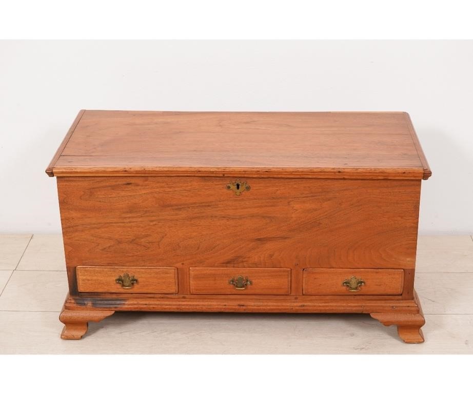 Small Pennsylvania walnut three drawer 2eb84e