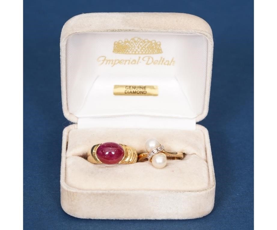 Ladies 18k gold ruby cabochon ring;