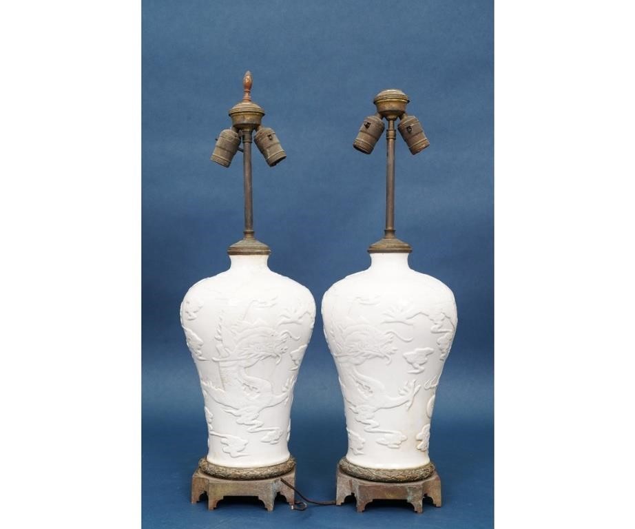 Pair of Asian white porcelain vases 2eb8ed