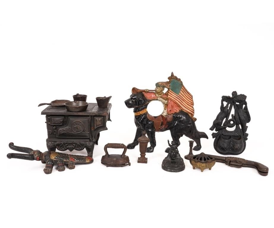 Cast iron items to include a miniature 2eb970