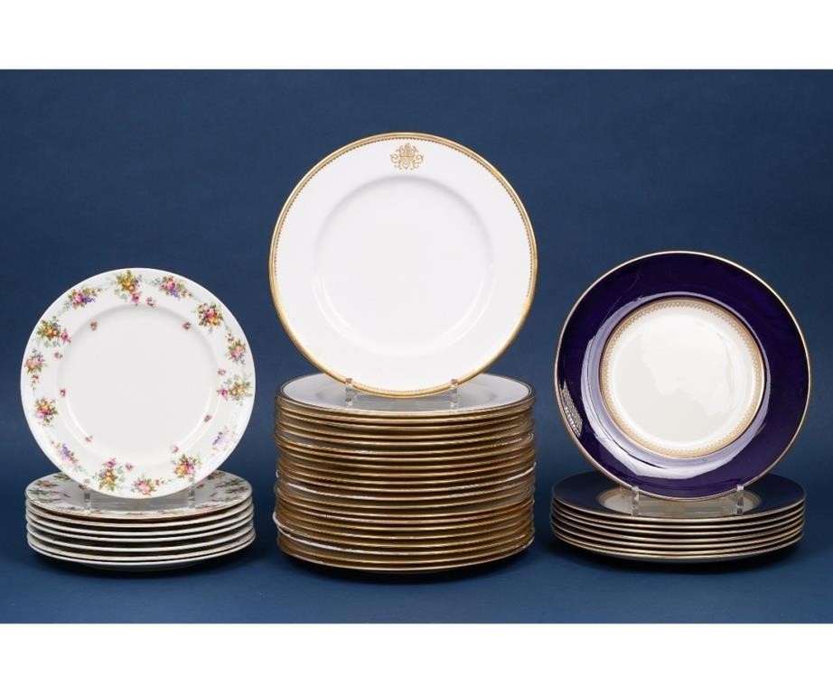Twenty-two white Copeland dinner plates,