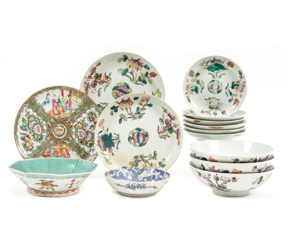 Fourteen Chinese porcelain bowls