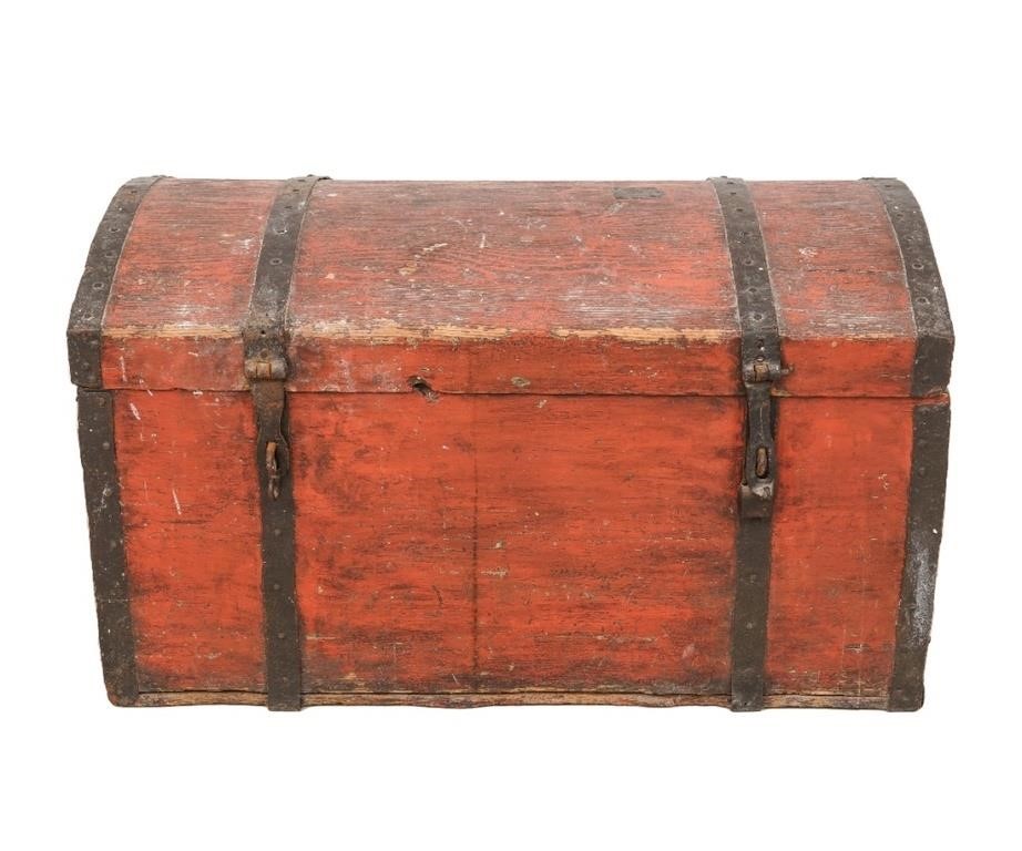 Swedish dome lid immigrant trunk,