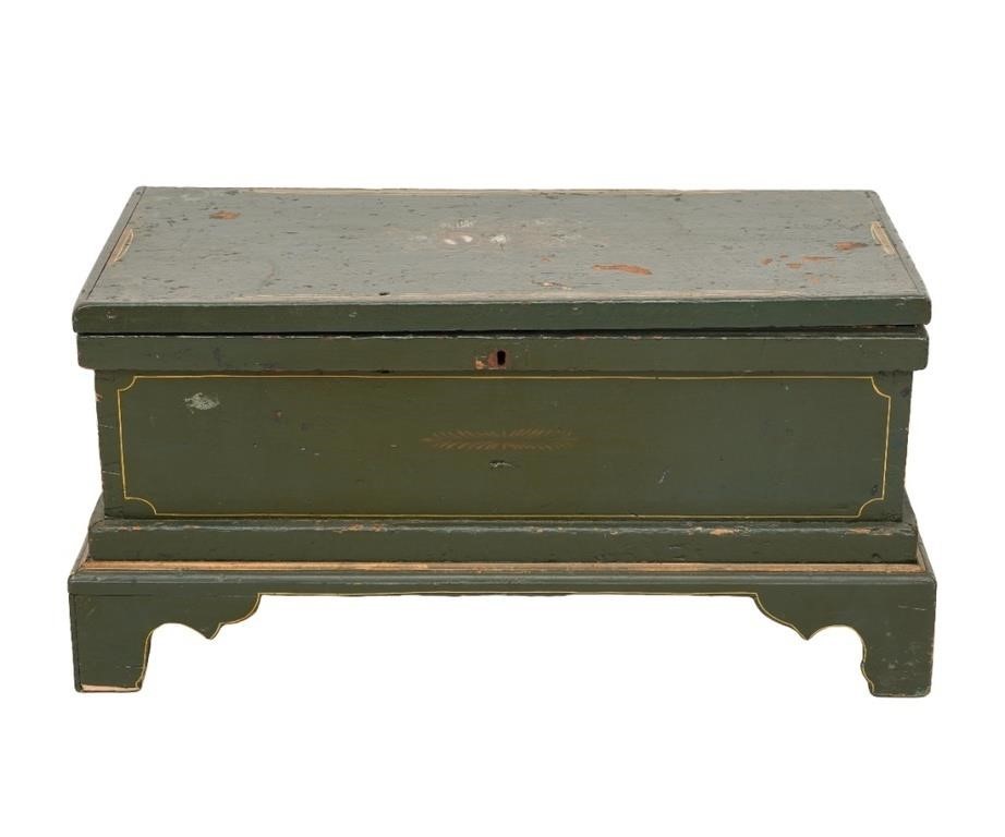 Green painted carpenters chest  2ebb48