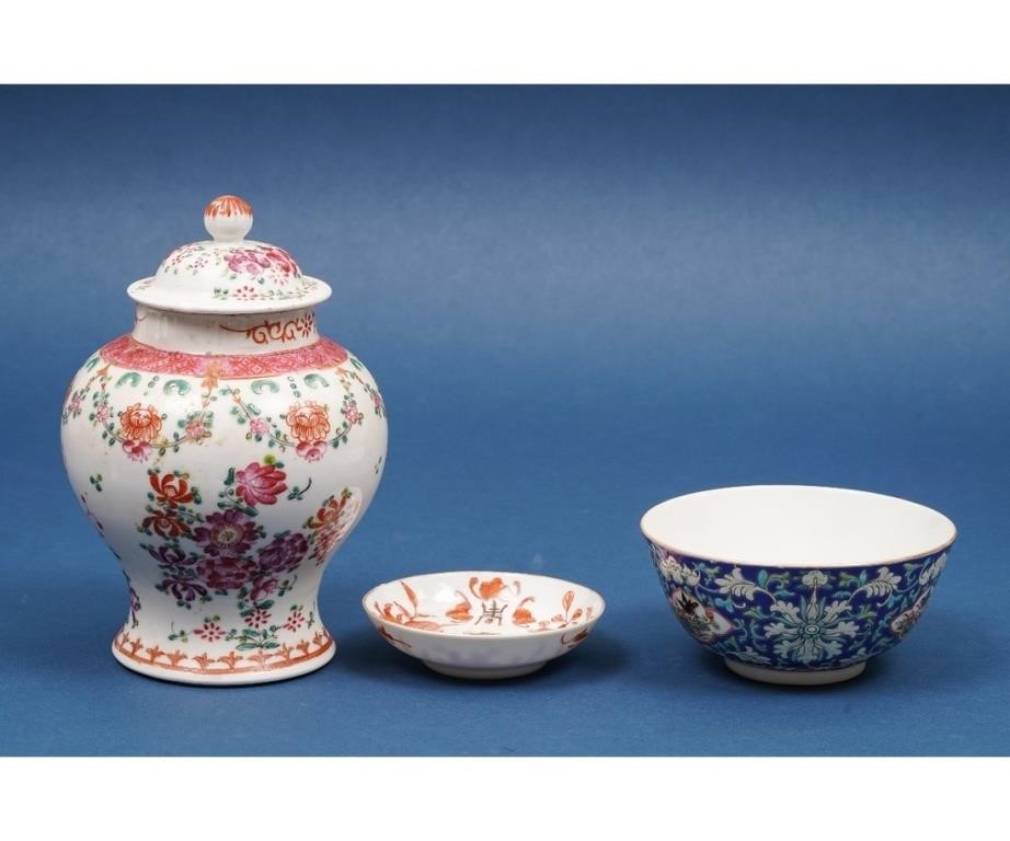 Chinese porcelain covered urn;