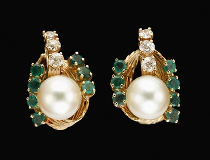 Pair of 14 karat yellow gold pearl 4ac61