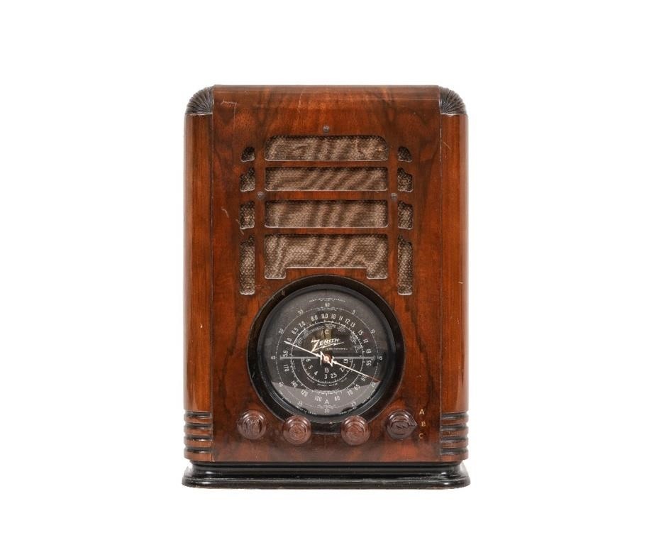 Zenith wood cased radio model 5-5-127,