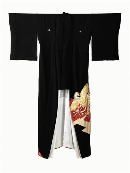 Black silk hand-painted kimono    With