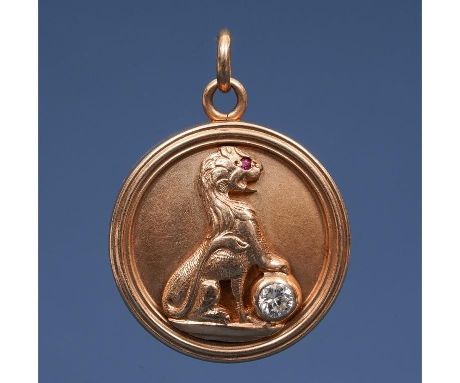 14k gold locket with raised relief