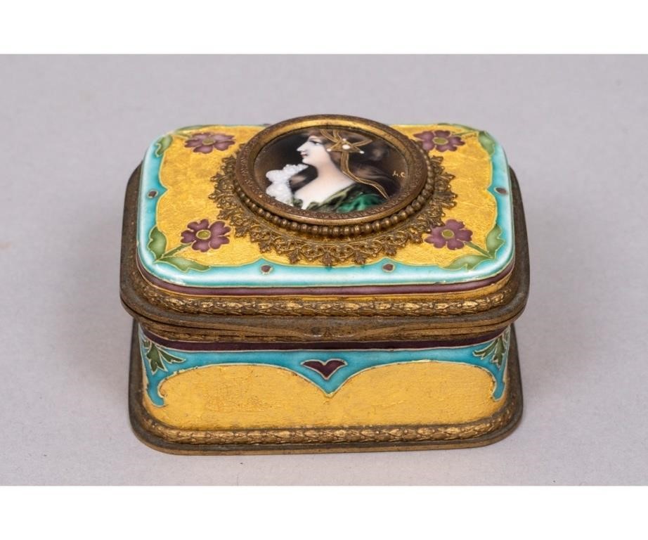 Fine Sevres porcelain box with 2ebd1c