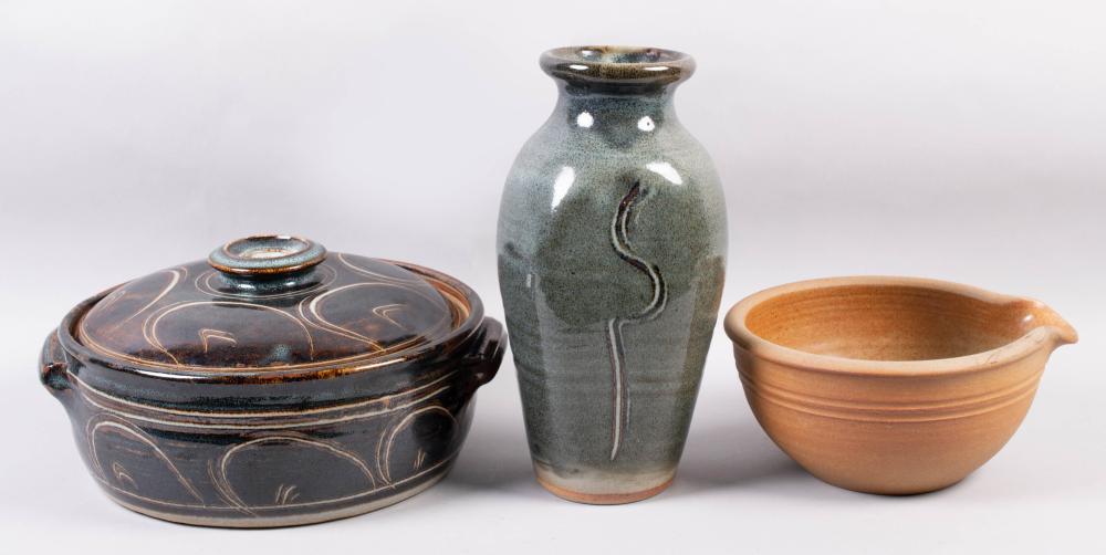 GROUP OF EDDIE HOPKINS WINCHCOMBE POTTERY