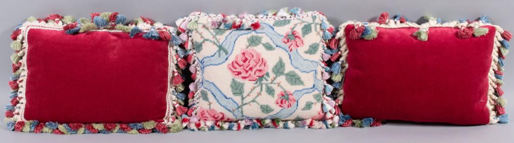 GROUP OF FOUR VICTORIAN STYLE PILLOWS 2ebef7