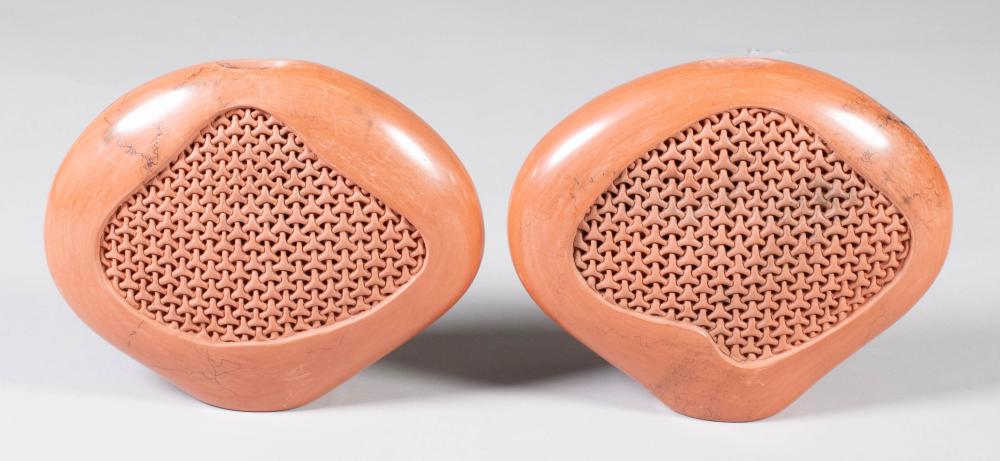 JEFF MARGOLIN PAIR OF PINK CERAMIC 2ebf70