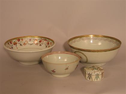 Three Chinese export style bowls