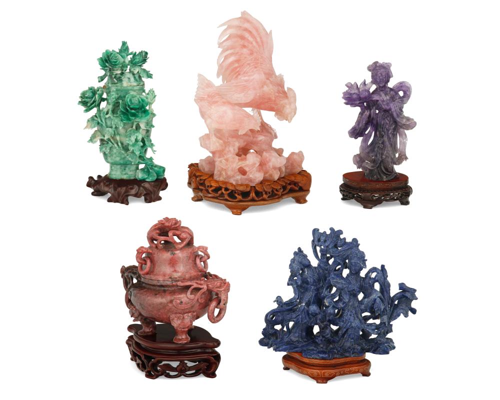 A GROUP OF CHINESE HARDSTONE CARVINGSA 2ee8f2