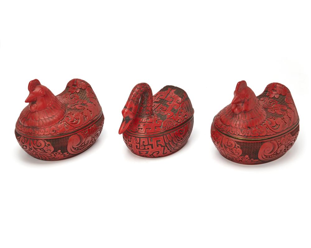 THREE CHINESE CARVED CINNABAR AVIAN 2ee90c