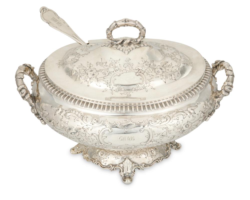 AN AMERICAN SILVER LIDDED TUREENAn 2ee959