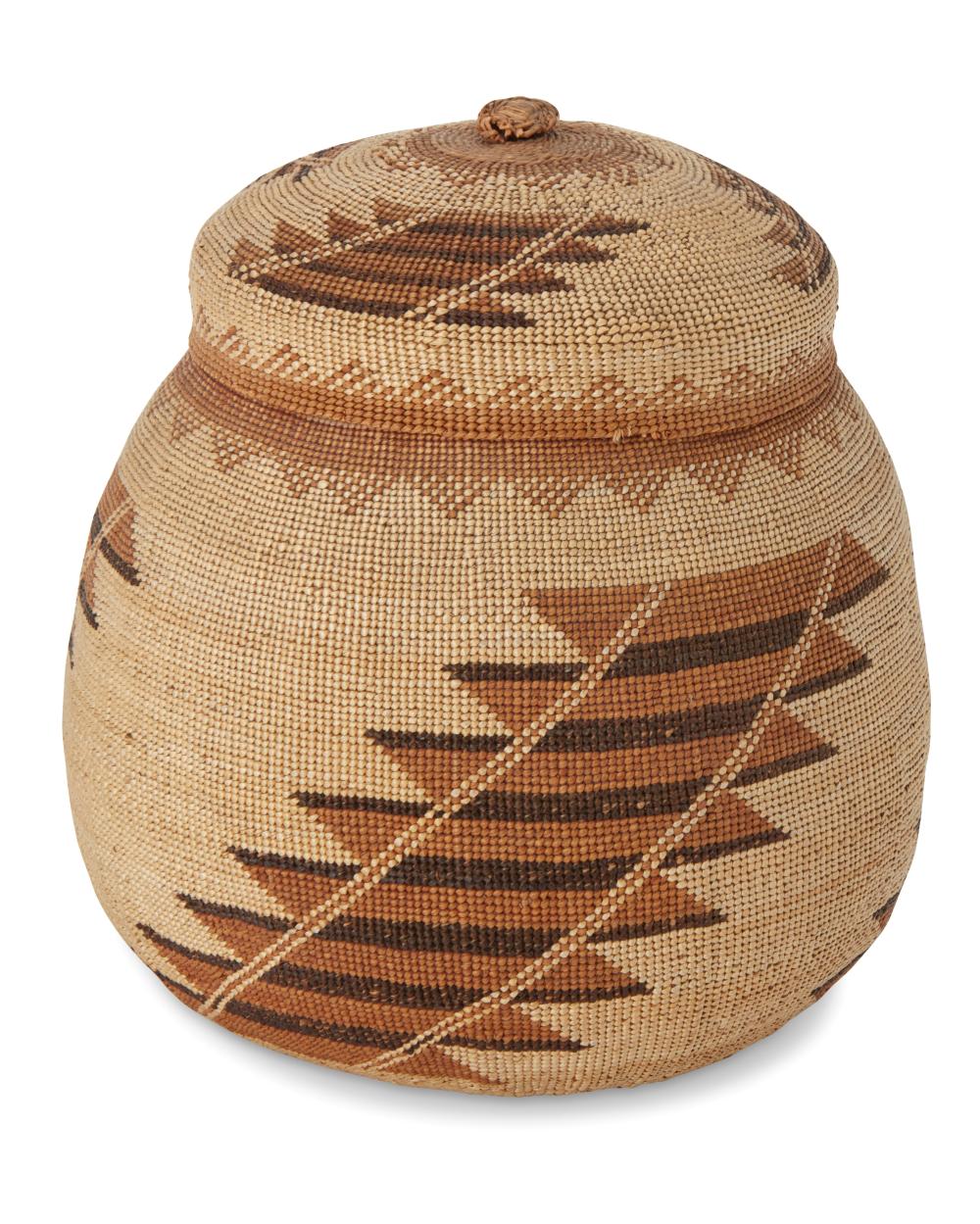 A HUPA YUROK KARUK LIDDED BASKETA 2eea7d